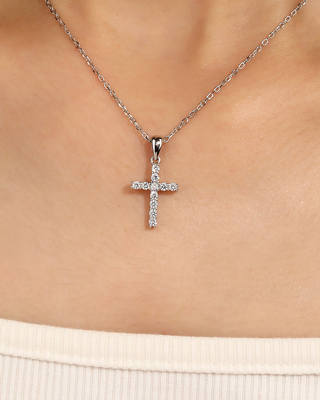 Collar de cruz con circonia blanca 45+5cm en rodizado