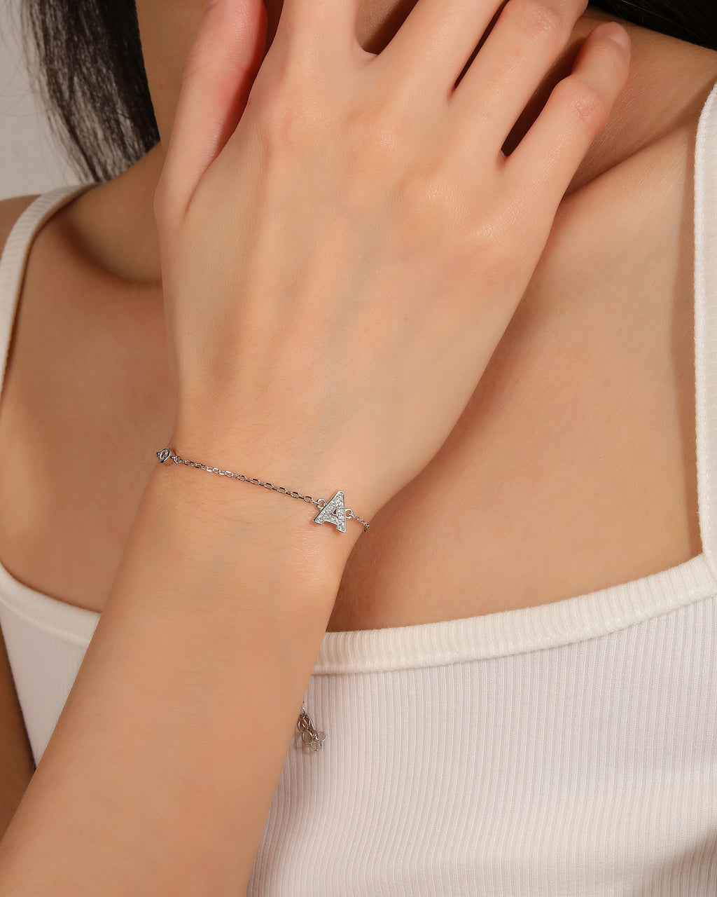 Pulsera de letra con circonia 17+3cm blanca en rodizado