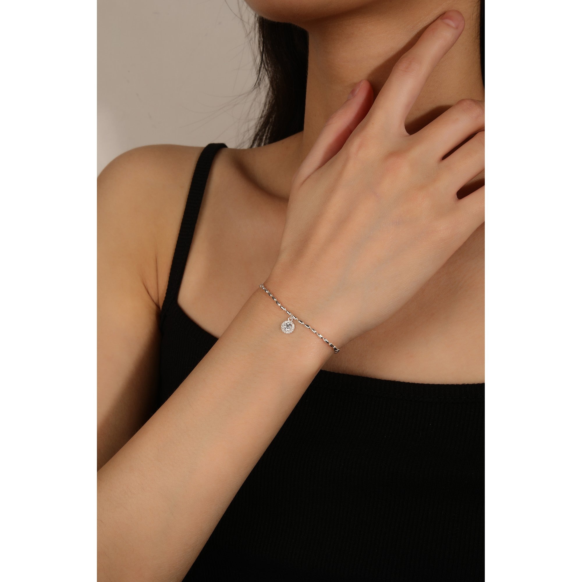 Pulsera mixta con eslabon arroz y esfera de circonias en rodizado