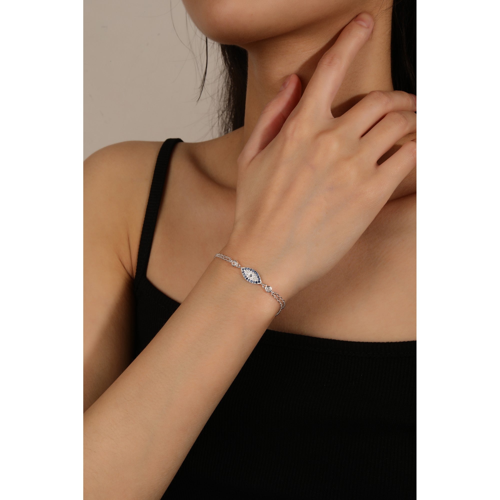 Pulsera doble con ojo turco de micro-pavé azul y circonias biseladas en plateado