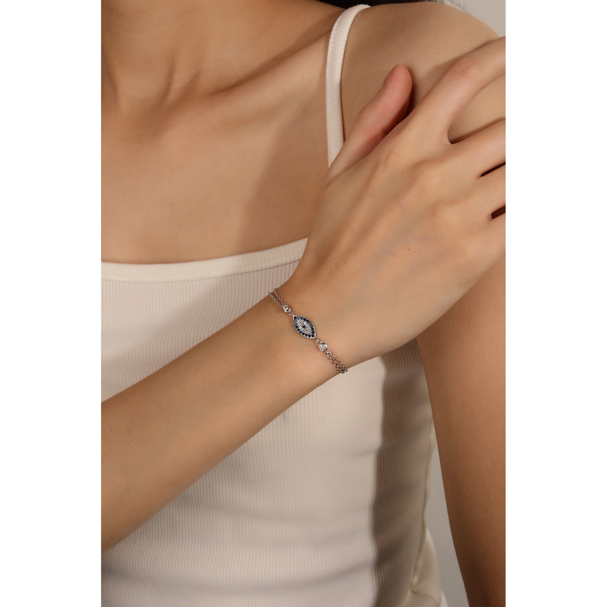 Pulsera doble con ojo turco de micro-pavé azul y circonias biseladas en rodizado