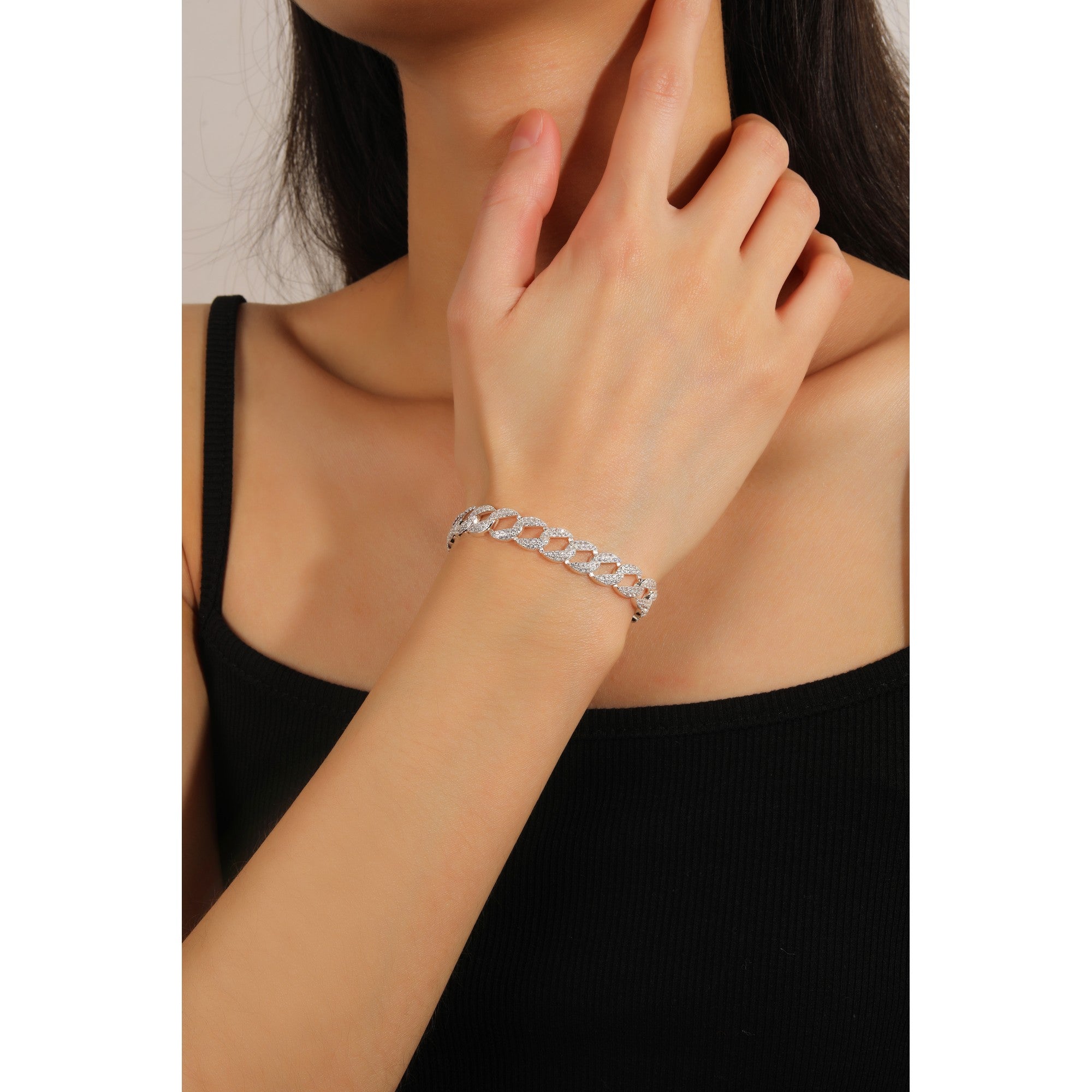 Pulsera barbada con estilo pavé en circonia 22cm en plateado