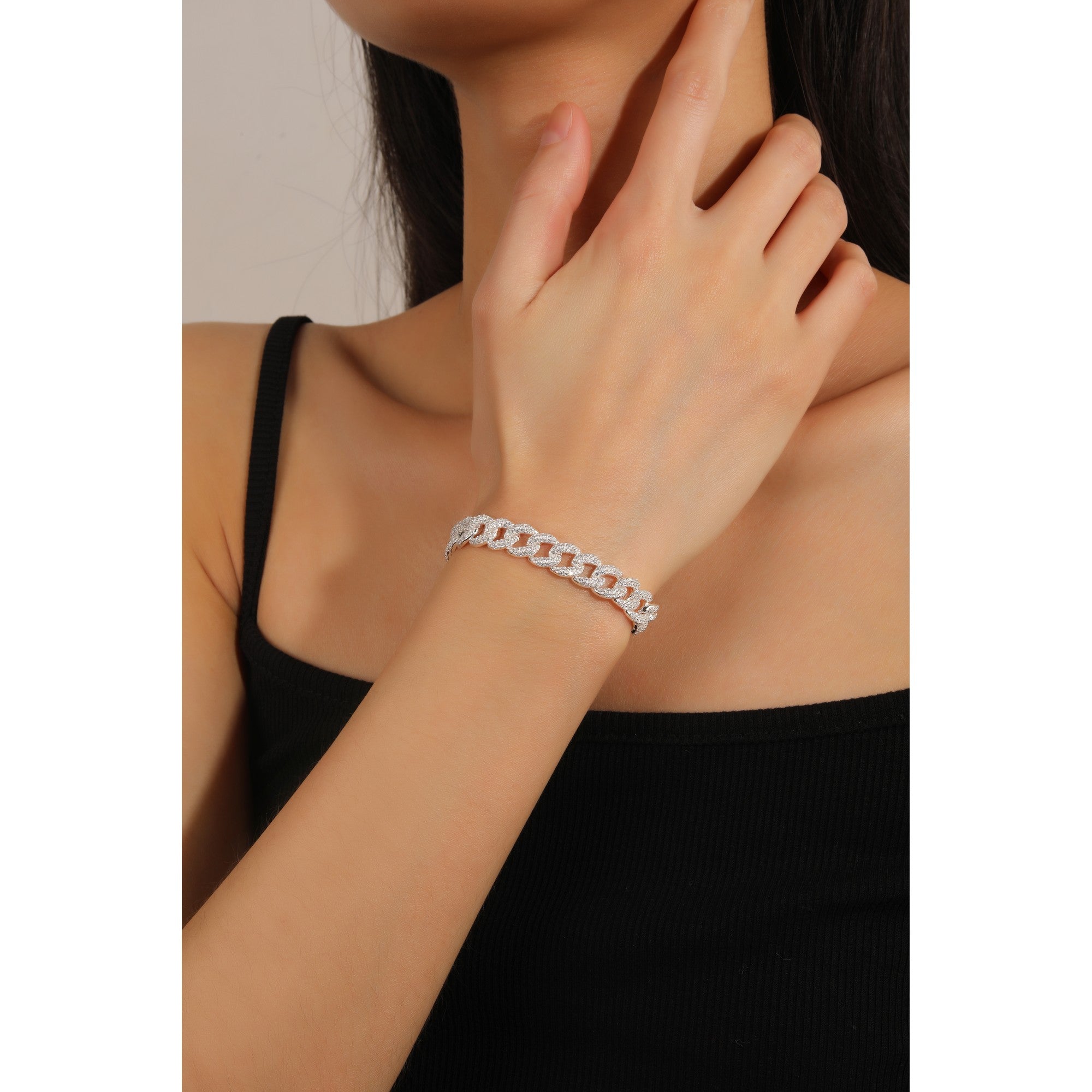 Pulsera barbada con estilo pavé en circonia 22cm en plateado
